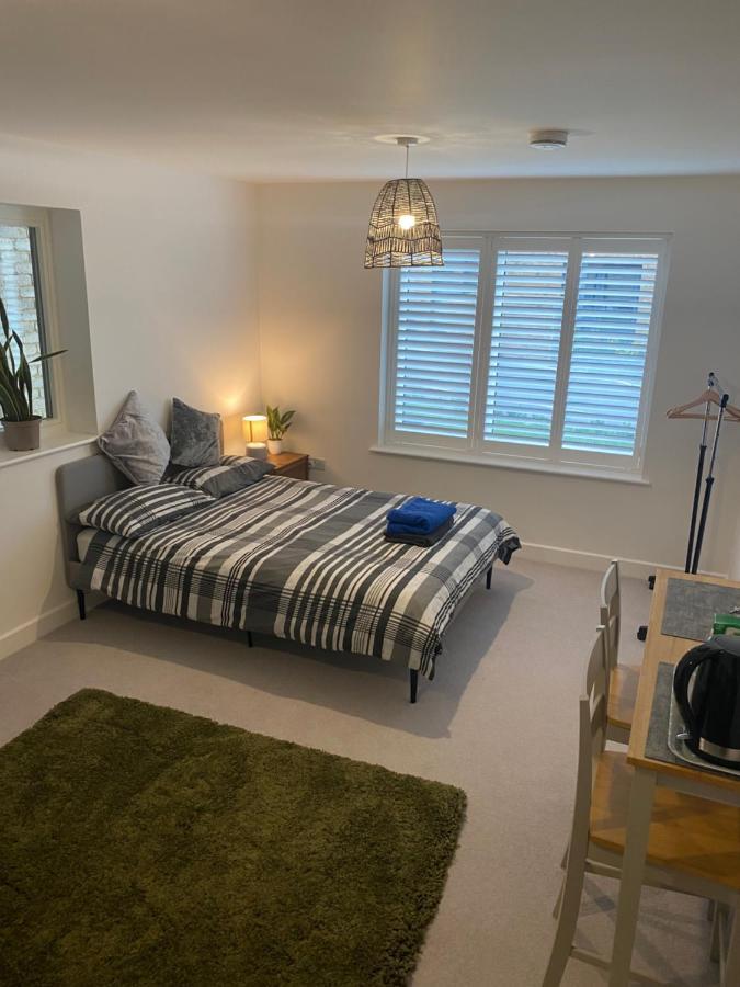 Very Large Double Room With Corner Sofa, Sky Tv, Netflix Etc, Fridge And Microwave Newhaven Exteriör bild