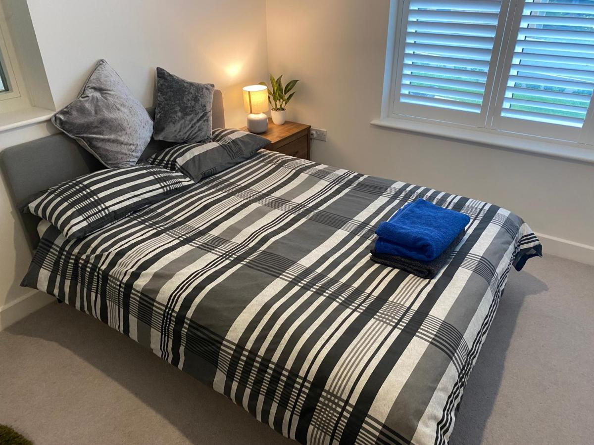 Very Large Double Room With Corner Sofa, Sky Tv, Netflix Etc, Fridge And Microwave Newhaven Exteriör bild
