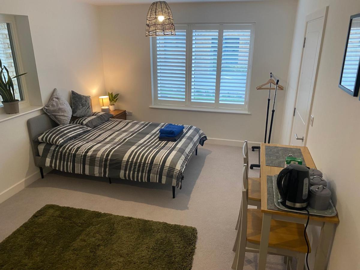 Very Large Double Room With Corner Sofa, Sky Tv, Netflix Etc, Fridge And Microwave Newhaven Exteriör bild