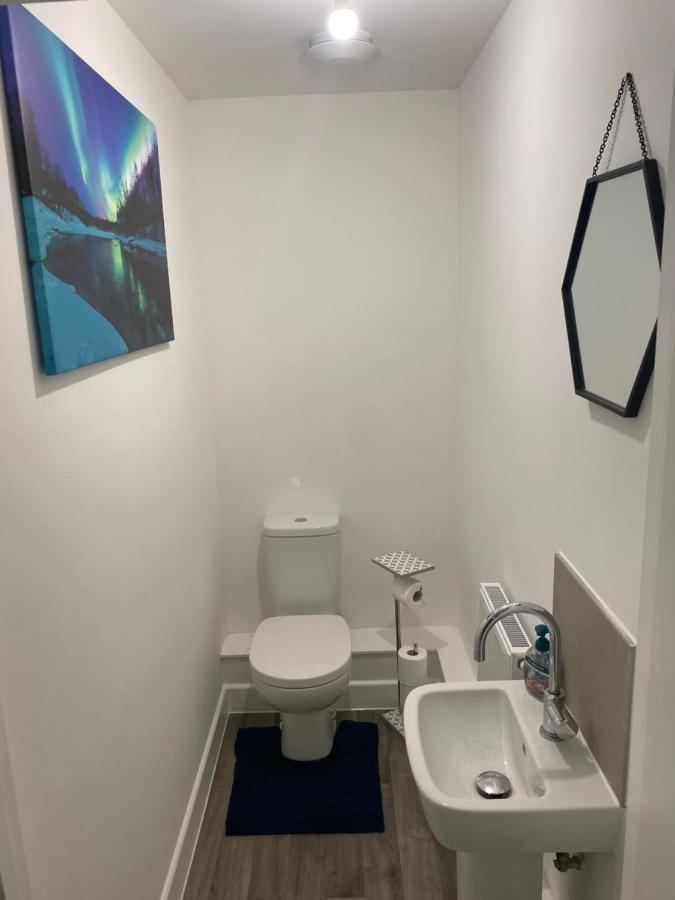 Very Large Double Room With Corner Sofa, Sky Tv, Netflix Etc, Fridge And Microwave Newhaven Exteriör bild